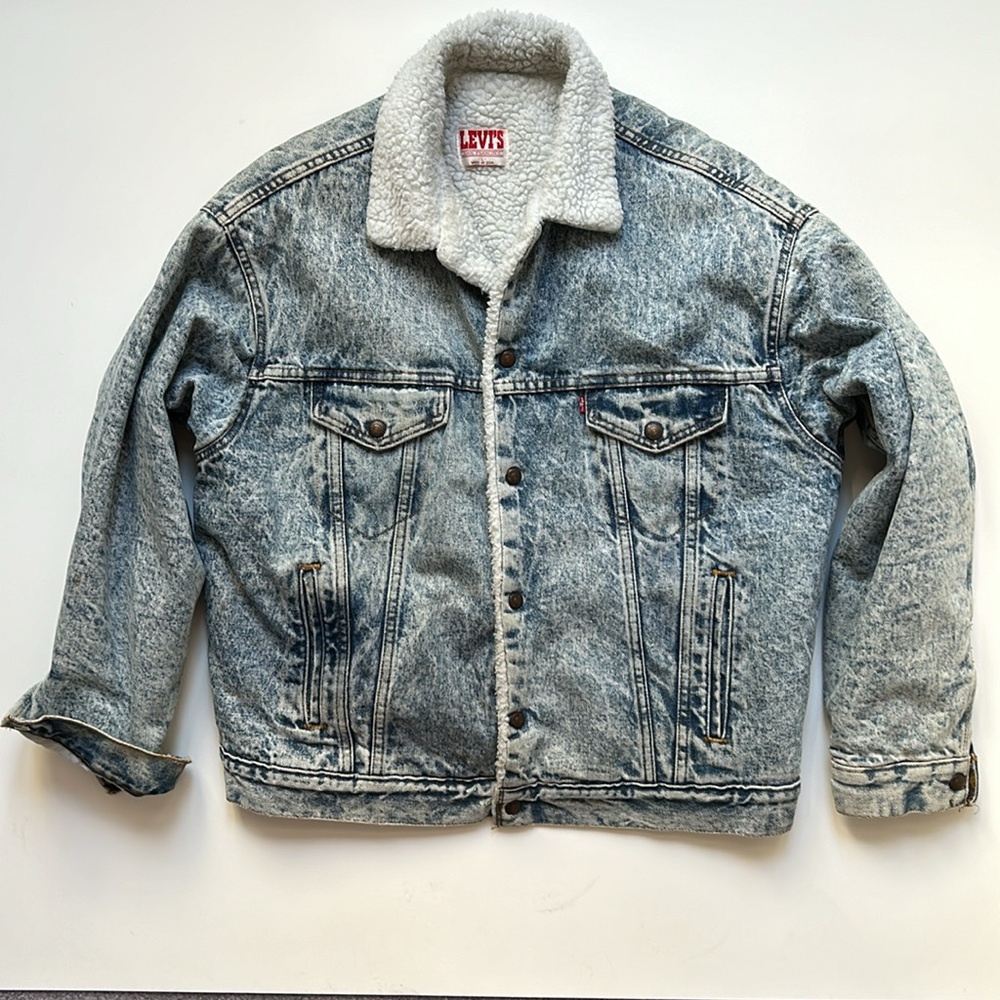 Vintage 1980s Levi’s trucker jacket acid wash with Sherpa lining snap front